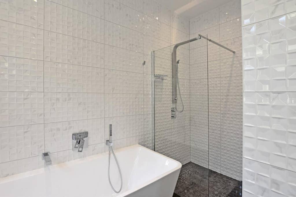 6,5 Luxury Room Apartment - Central Zwickau - 3 Bedrooms - 2 Bathrooms Exterior photo